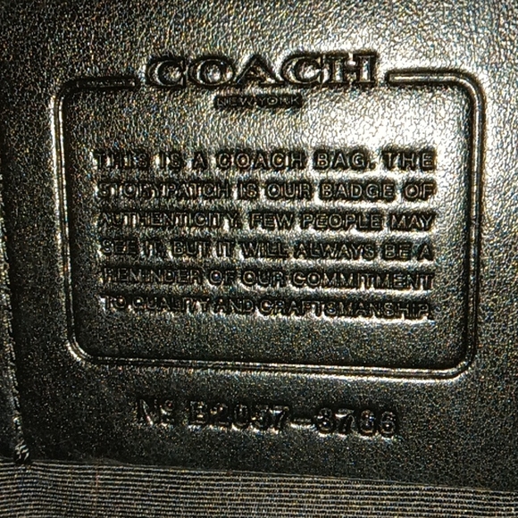 I'm selling a men's Coach crossover/sling body bag. Never used, without pricetag - Picture 5 of 5